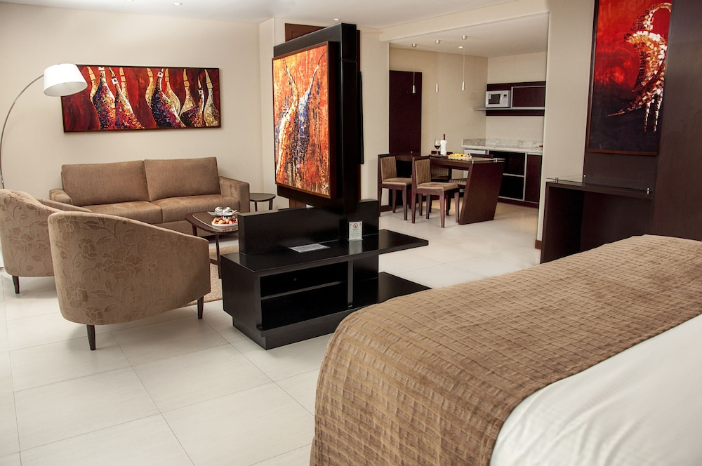 Premium Suite - Photo 2
