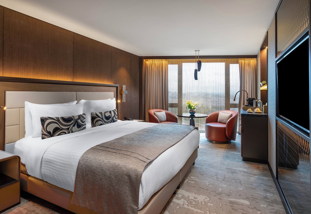 Premium Room, 2 Twin Beds, Smoking, City View (Club Lounge Access)