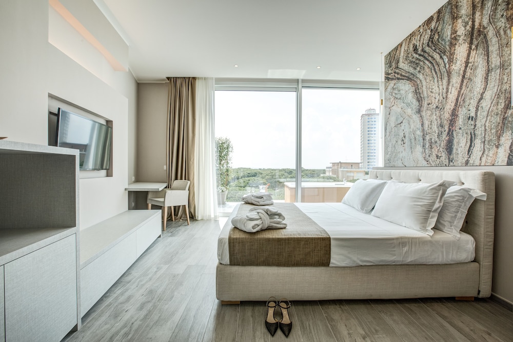 Junior Suite, Hot Tub, Tower photo 1