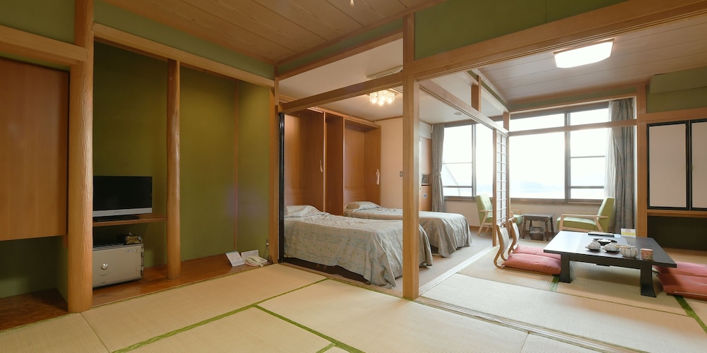 Twin Room, Non Smoking, Lake View photo 1