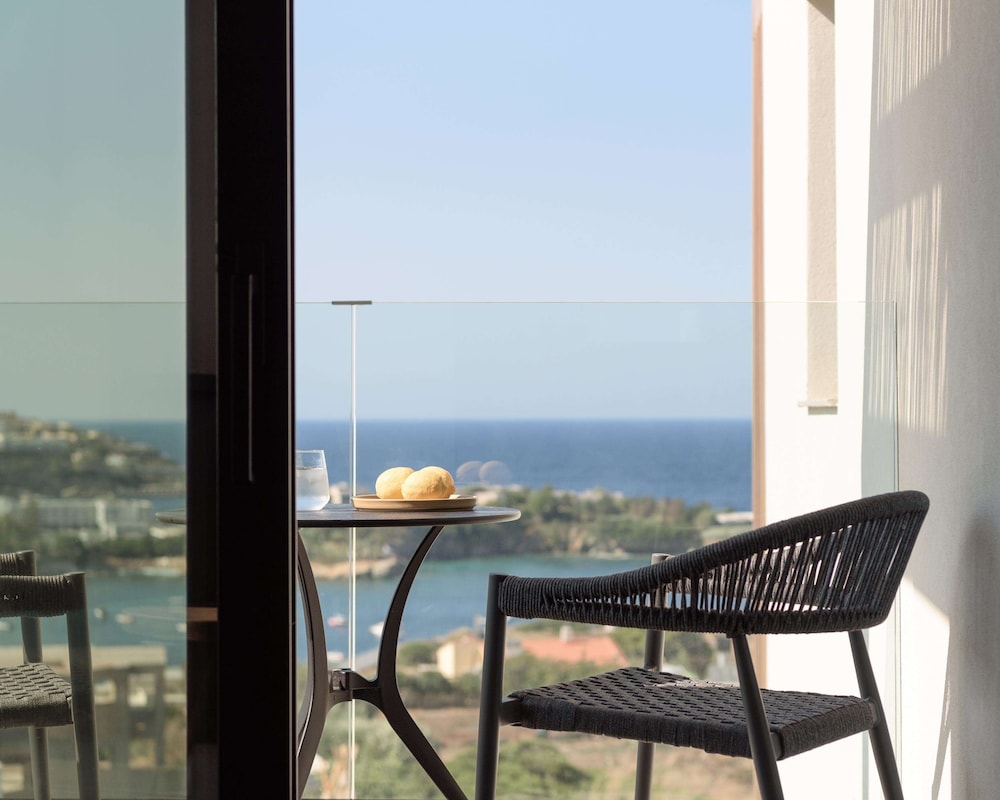 Superior One Bedroom with Sliding Door Sea View - Photo 10