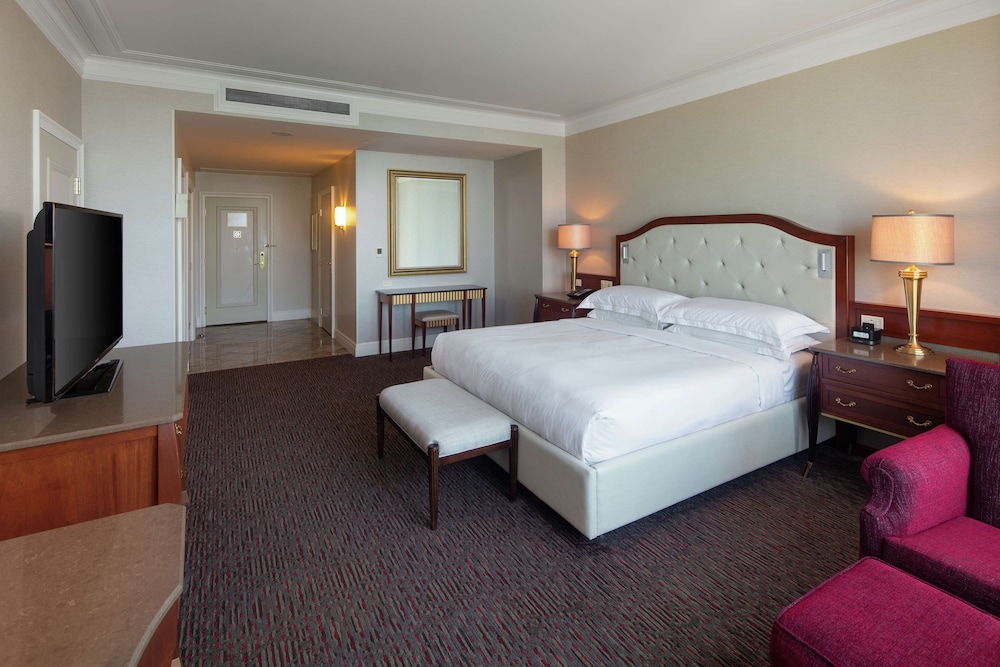 Classic Room, 1 King Bed, Accessible - Photo 3