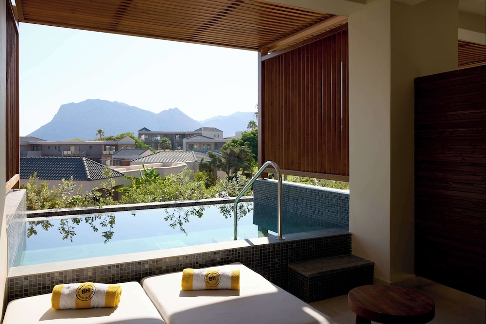 Junior Suite, 1 King Bed (Swim up Pool)