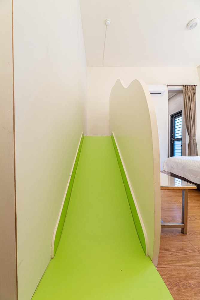 Signature Quadruple Room, Bathtub photo 2