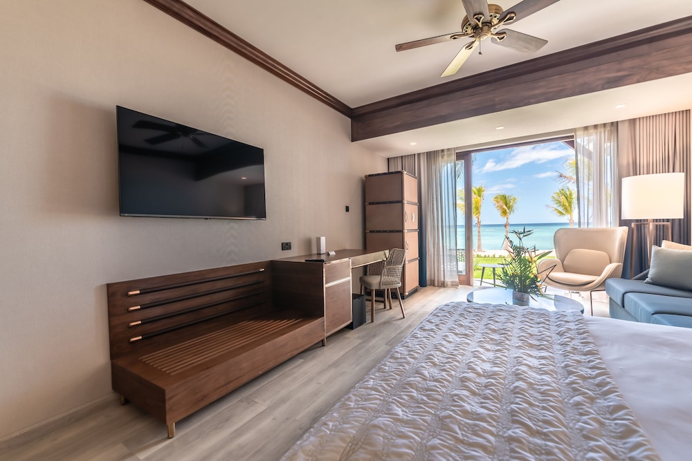 Grand Suite, 1 King Bed, Ocean View photo 3
