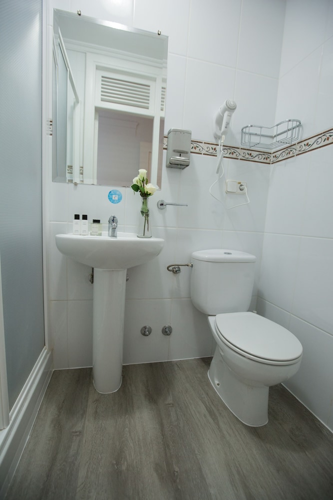 Standard Twin Room photo 2