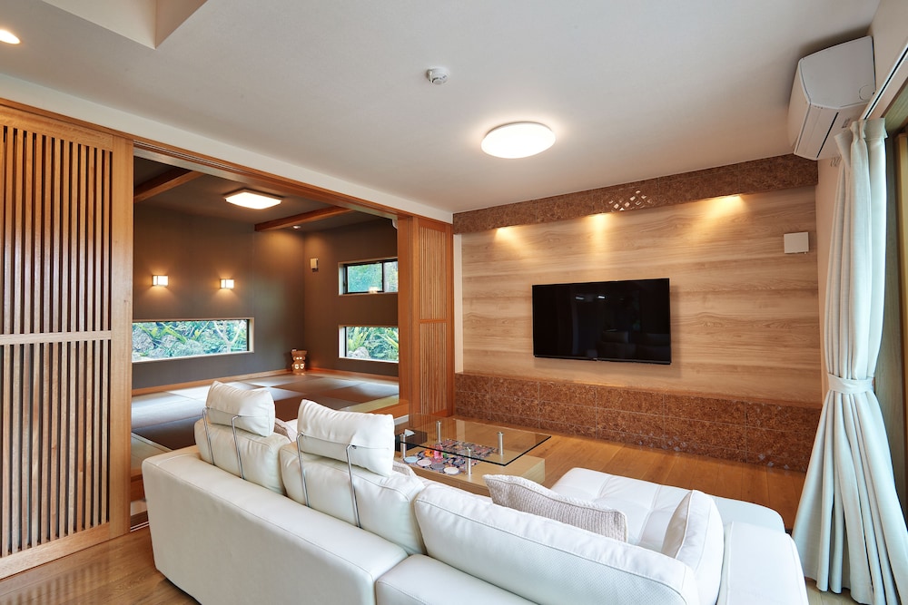 Deluxe Villa for 1-6 Guests photo 1