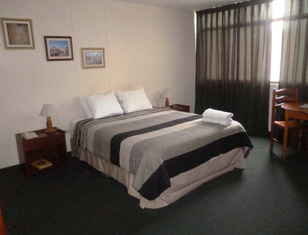 Superior Single Room, 1 King Bed photo 3