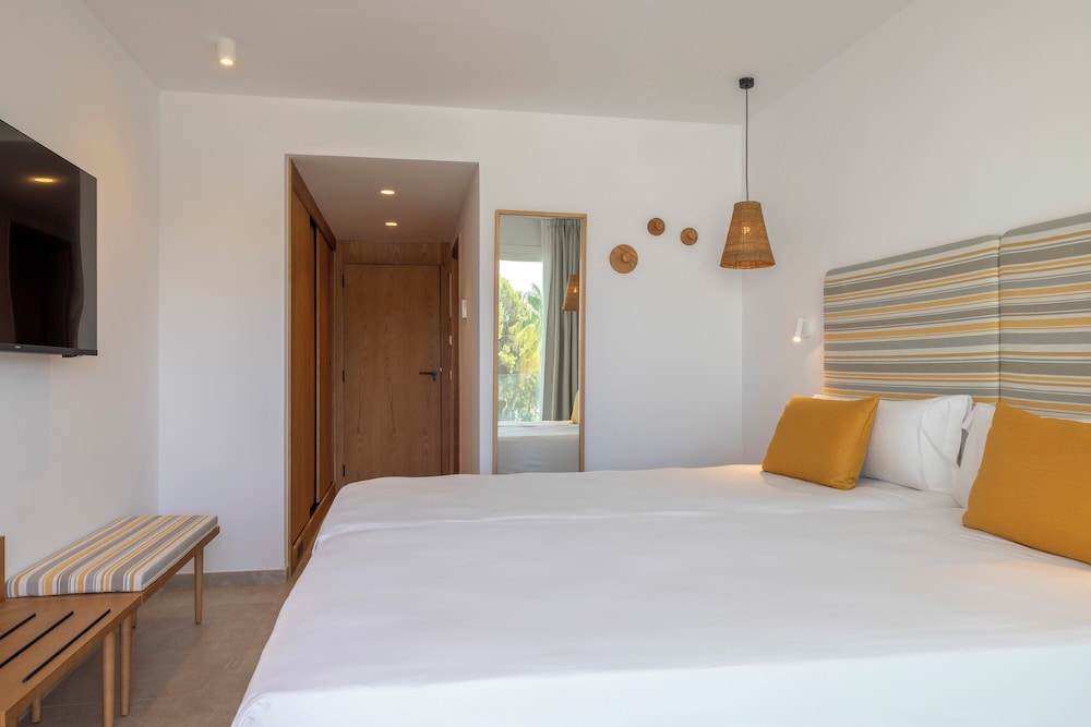 Double Room, Balcony (Partial Beach View)