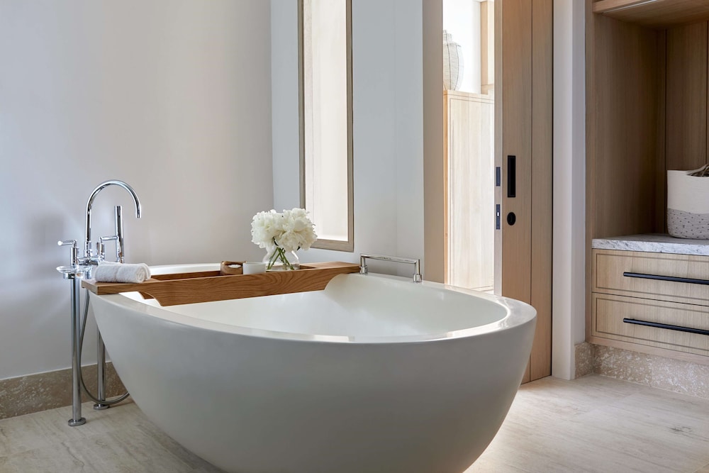 Premier Room, 1 King Bed, Mountain View (marina)