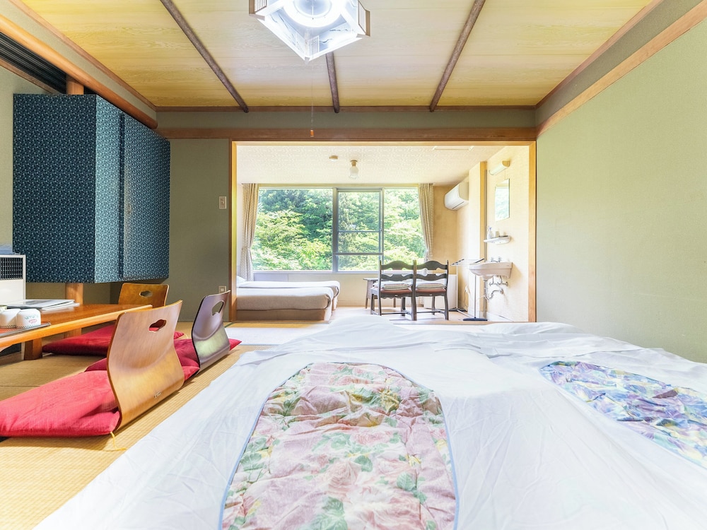 Japanese Western Style Twin Room (10 Tatami-mats) photo 3