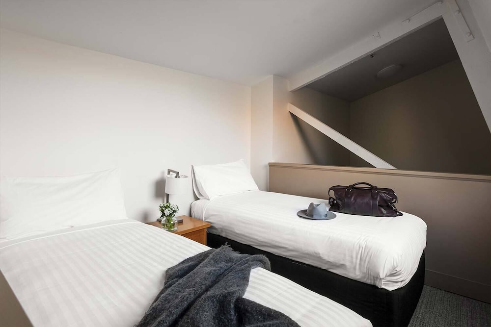 2 Bedroom Mezzanine Apartment - Photo 2