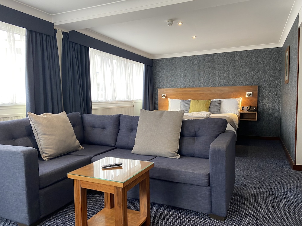 Executive Suite - Photo 6