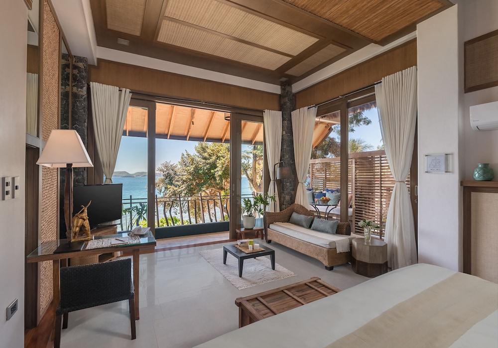 Zephyr (Grand Premiere Ocean View Suite) photo 1