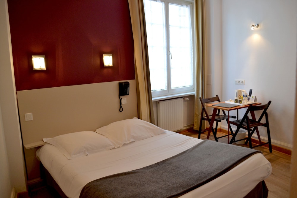 Standard Double Room - Photo 5