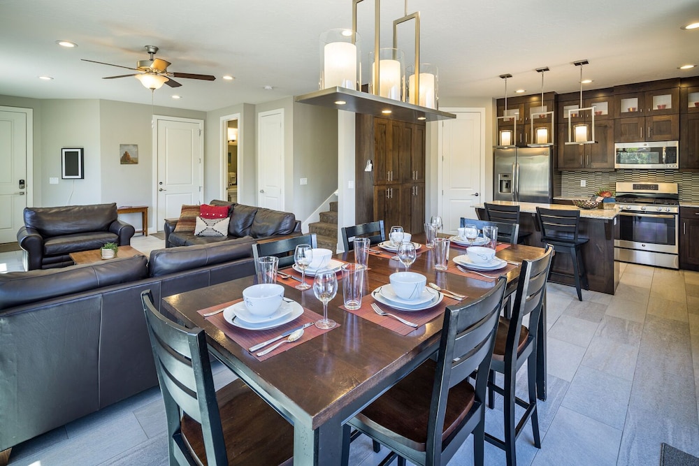 Luxury House, 3 Bedrooms, Patio, Mountain View photo 2