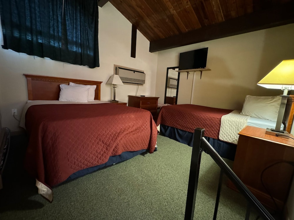 Superior Room, Multiple Beds, Smoking photo 1