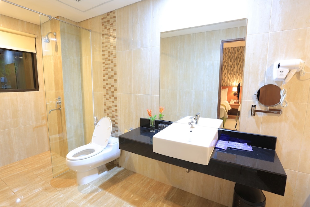 Deluxe Twin Room - Room Only photo 3