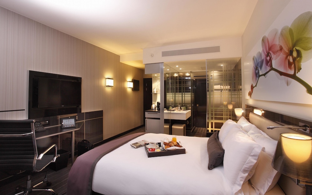 Luxury Room, 1 Queen Bed, Bathtub - Photo 1
