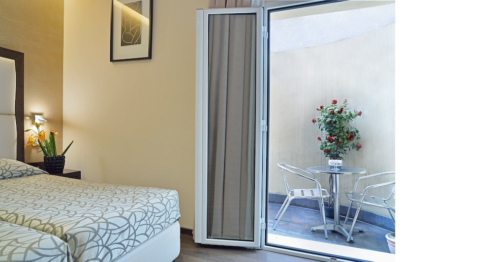 Double Room thumbnail 6