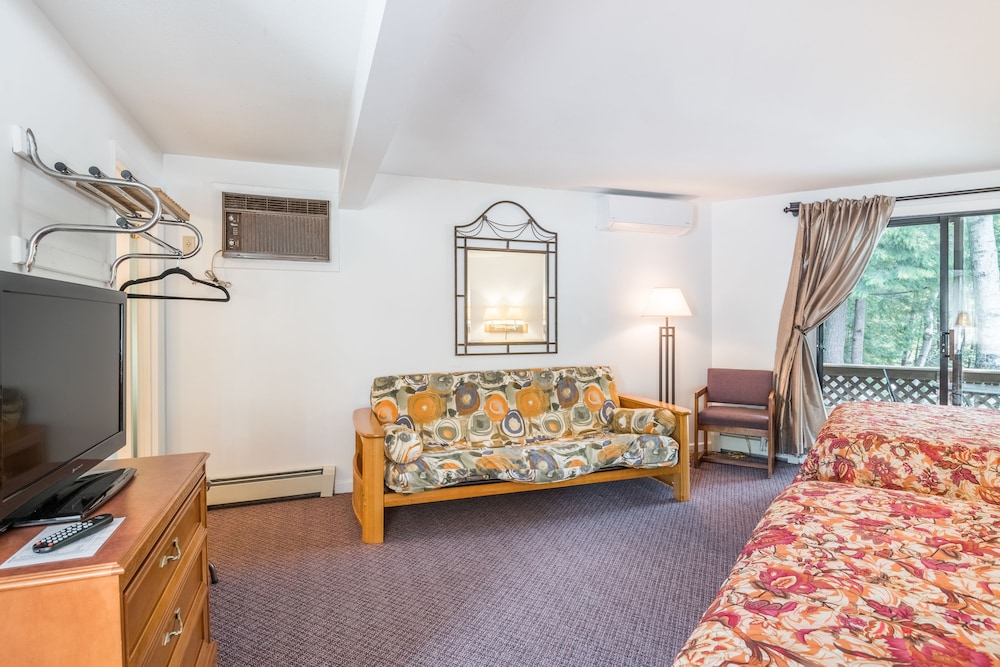 Deluxe Studio Suite, 2 Queen Beds, Kitchenette, River View