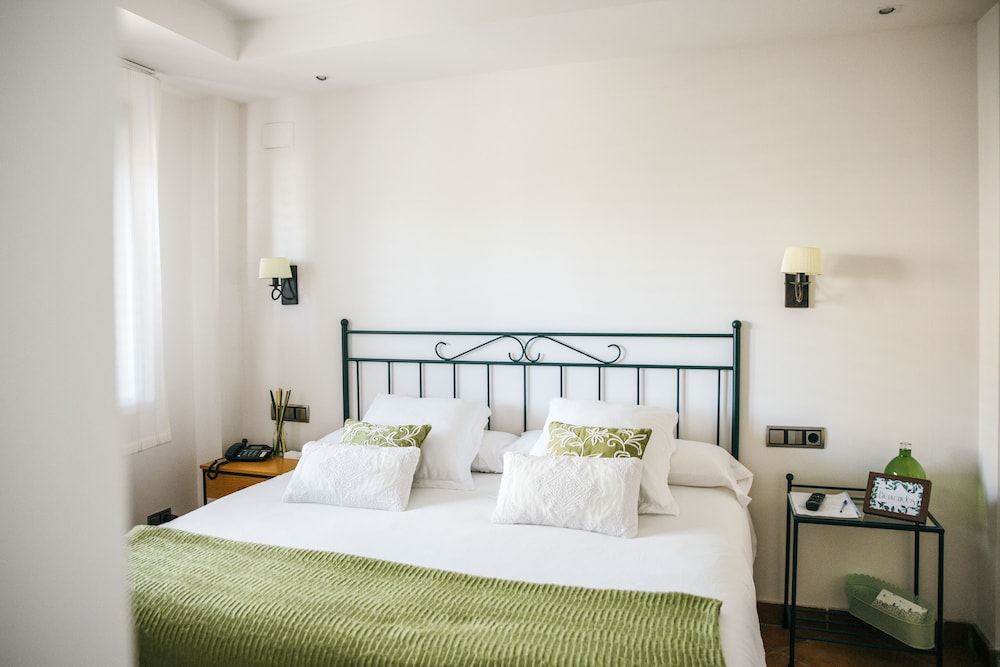 Standard Double Room, Accessible photo 3