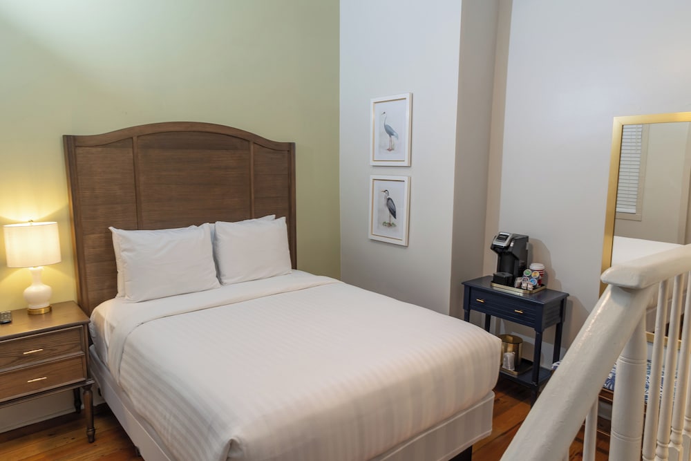 Deluxe Room, 1 Queen Bed - Photo 6