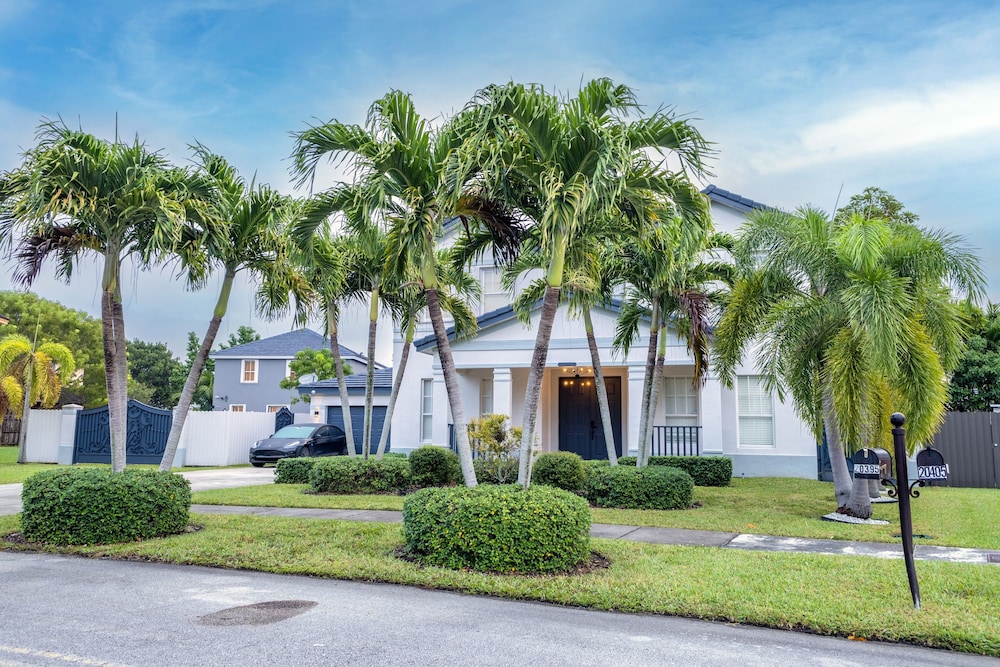 Miami Getaway Heated Pool House & Pool Table Villa, Foto 29