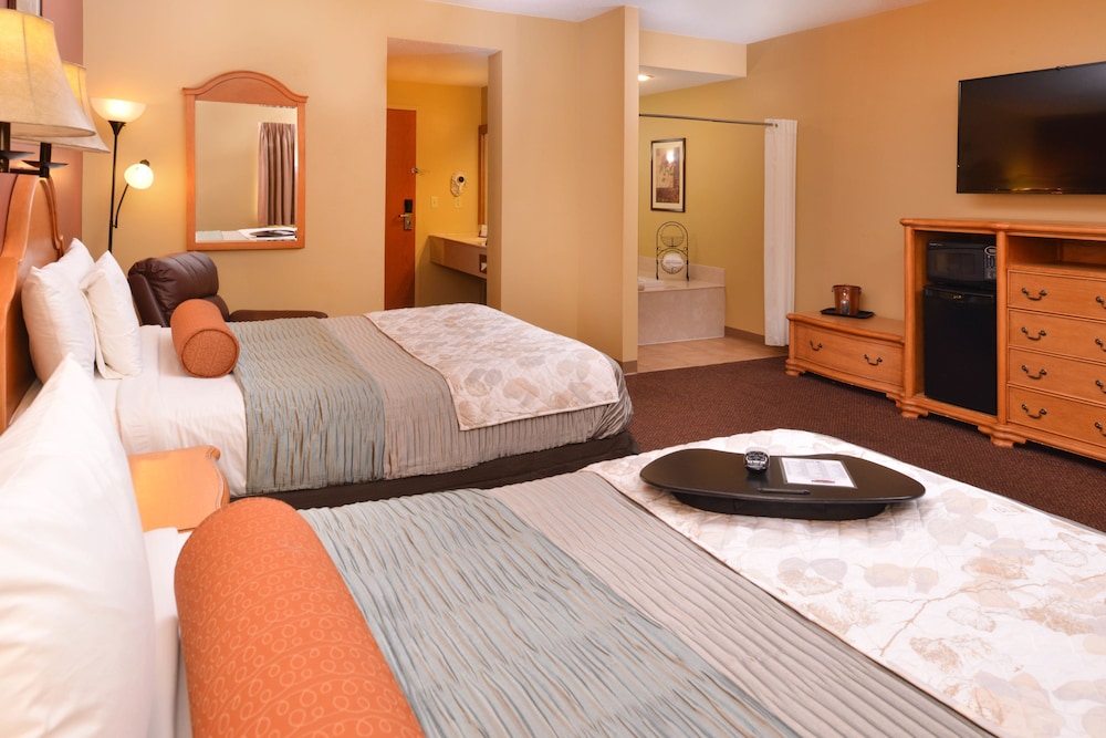 Suite, 2 Queen Beds, Non Smoking, Kitchenette photo 3