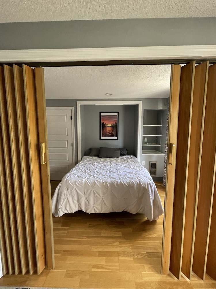 Deluxe Suite With Jetted Tub, 1 Queen Bed, 1 Sofa Bed photo 1