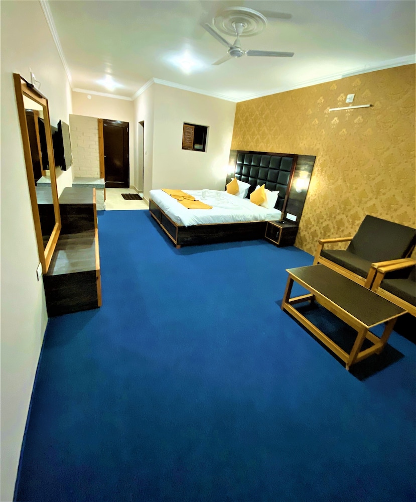 City Suite, 1 King Bed, Non Smoking, City View - Photo 11