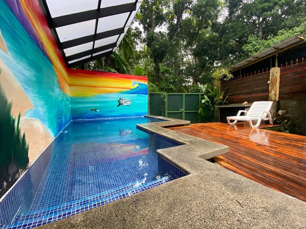 Jungle Beach House with Private Pool (Walking distance to the beach)