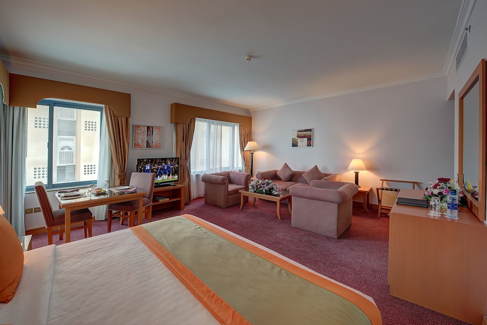 Executive Suite, 1 King Bed, Bathtub photo 1