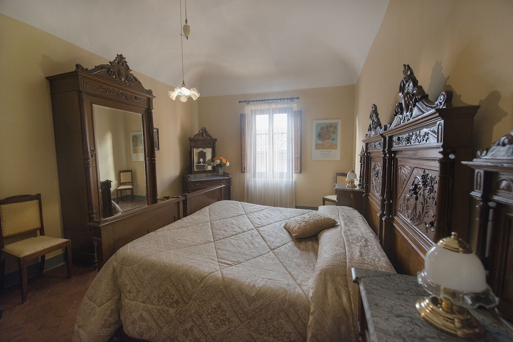 Double Room Single Use, 1 King Bed, Private Bathroom, City View photo 1