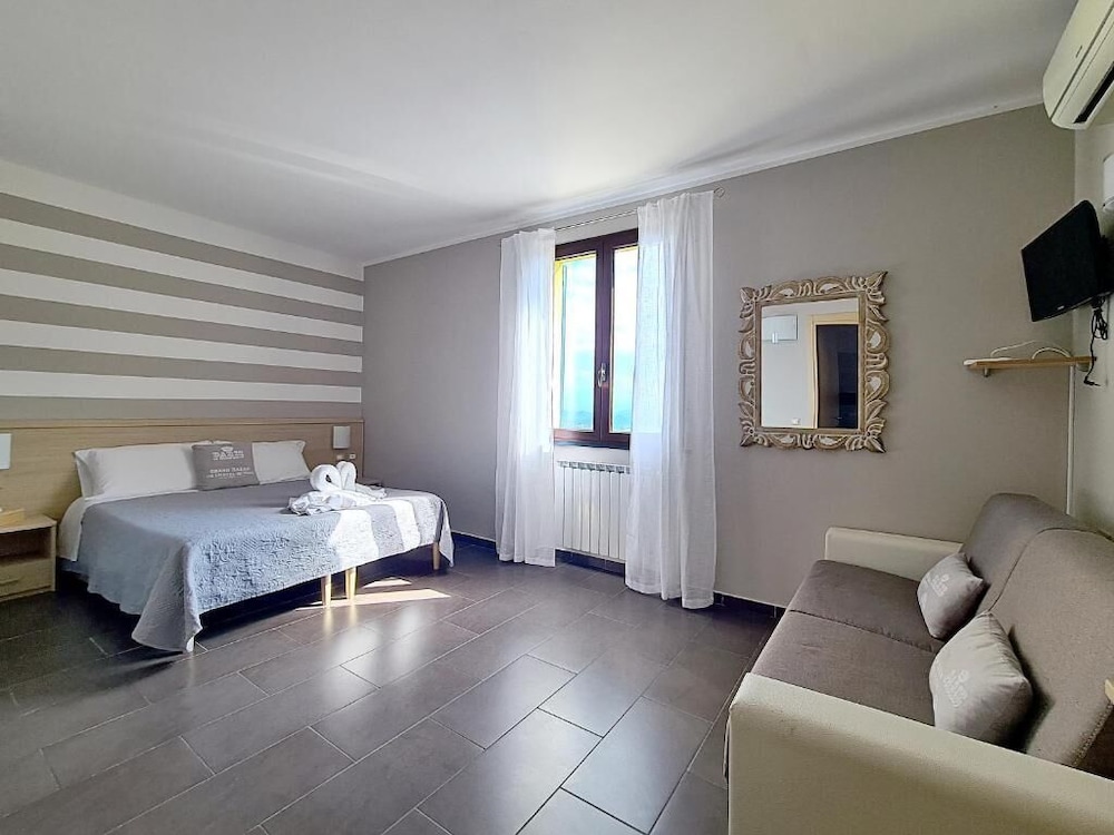 Quadruple Room - Photo 1