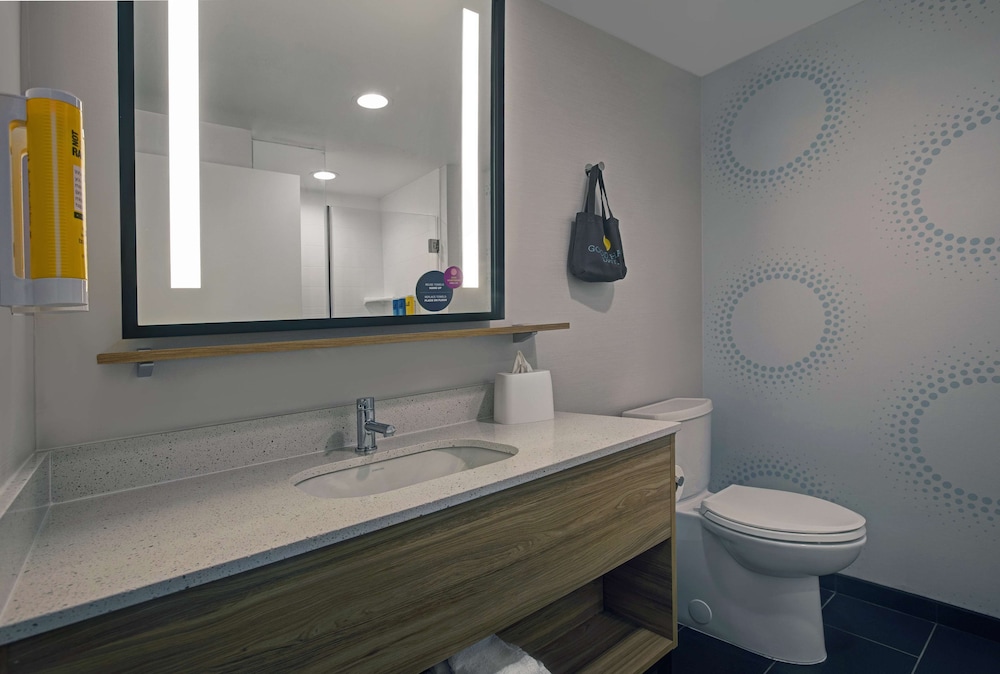 Room, 2 Queen Beds, Accessible (Roll-In Shower) - Photo 9