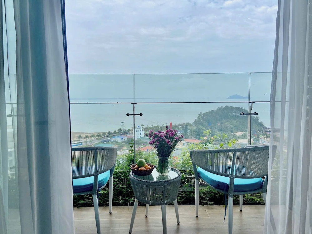 Deluxe Studio Suite, 1 Bedroom, Non Smoking, Beach View