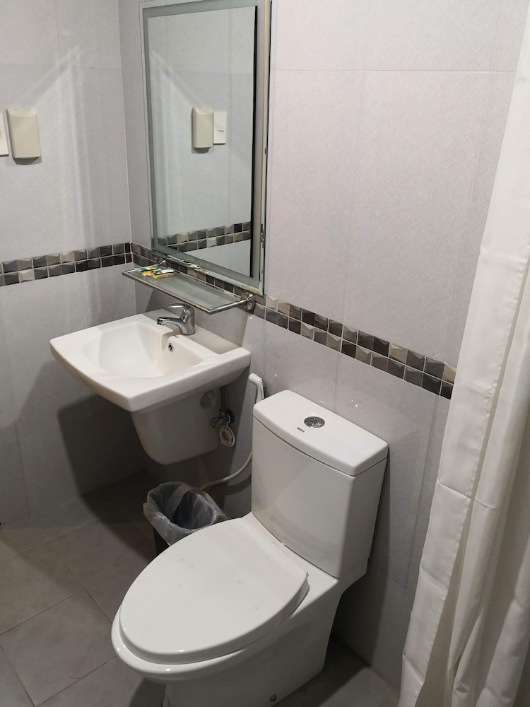 Superior Twin Room, 2 Queen Beds, Non Smoking photo 2