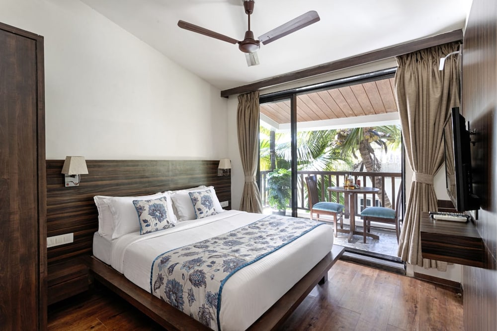 Premium room with living area and balcony - Photo 1