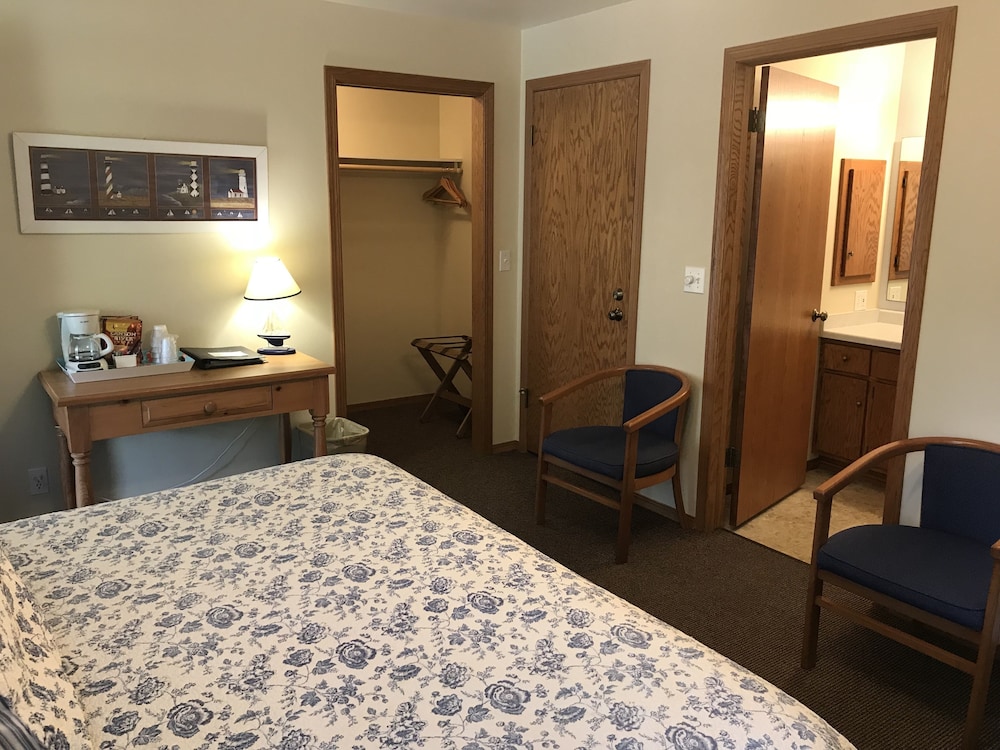 King Room on Second Floor Only, No Special Views photo 3