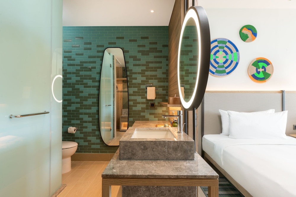 Standard Room, 1 King Bed, Balcony - Photo 10