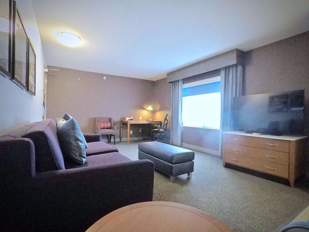 Deluxe Suite, 1 King Bed, Non Smoking - Photo 2
