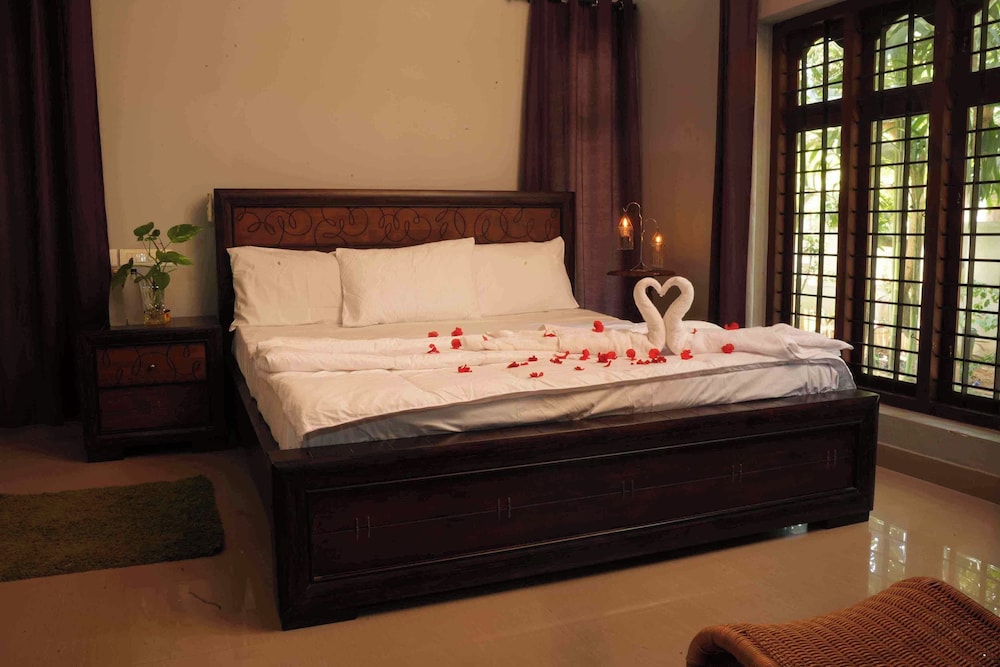 Deluxe Room, Multiple Beds, Non Smoking, Private Bathroom photo 1