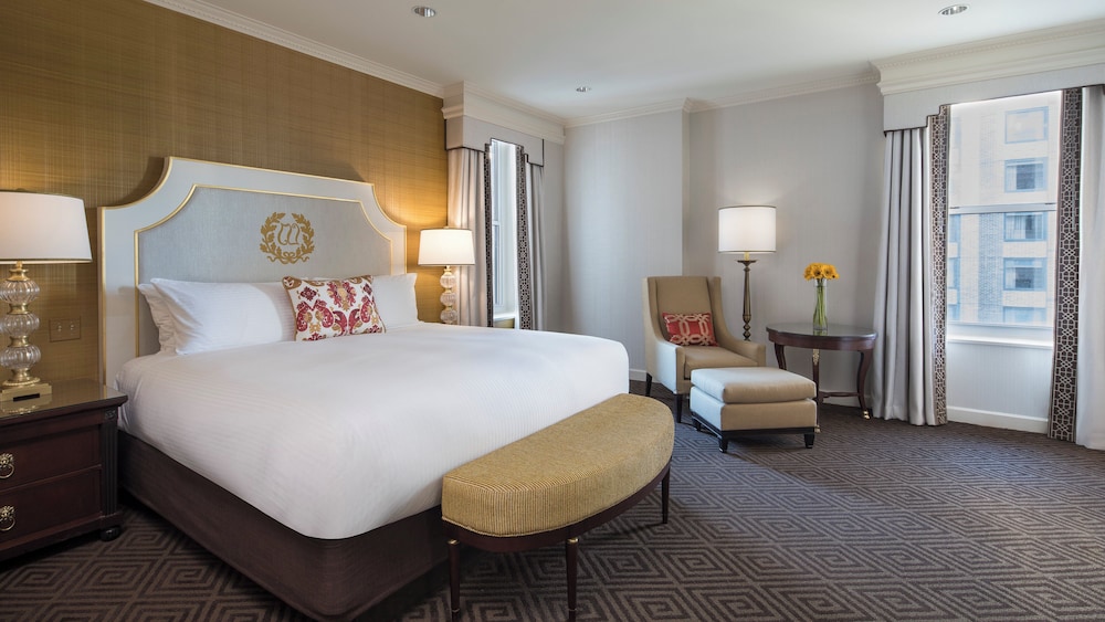 Suite, 2 Queen Beds (Oval, Washington Monument View)