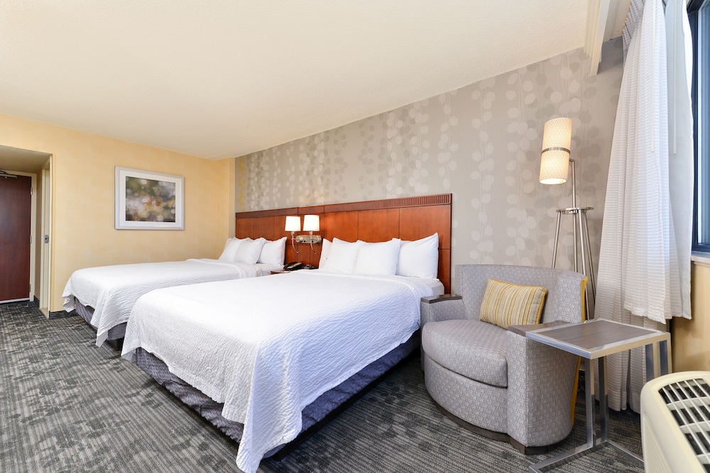 Room, 2 Queen Beds (Hearing Accessible) photo 1