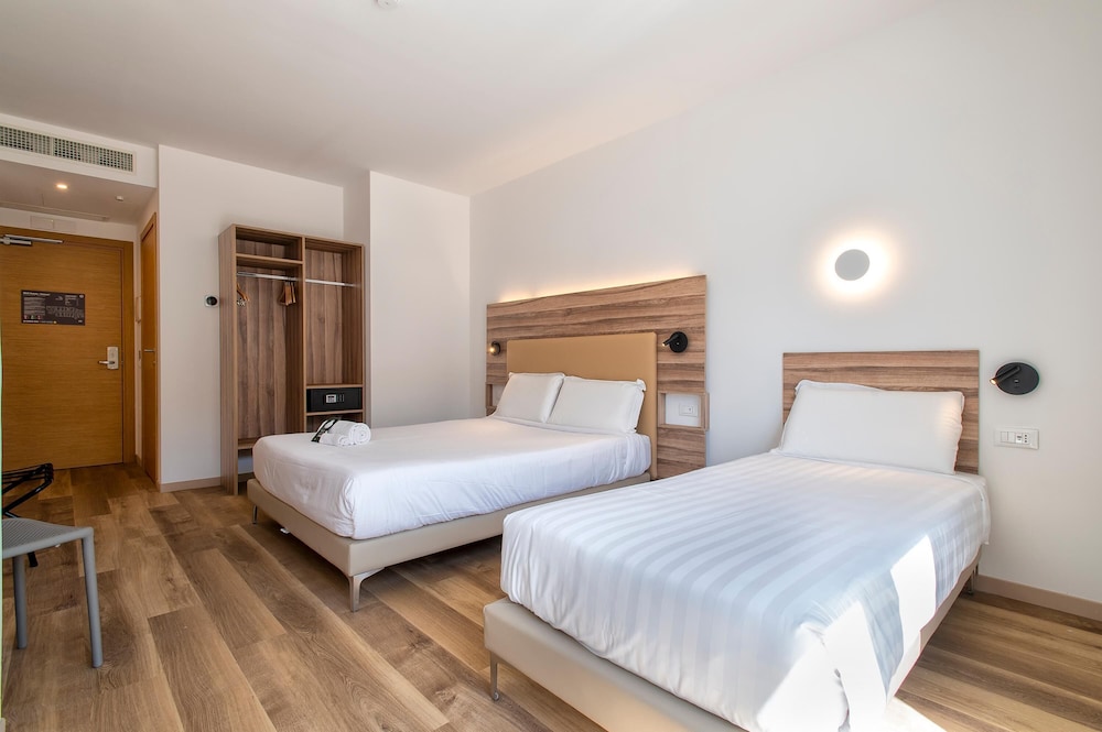 Standard Quadruple Room photo 2
