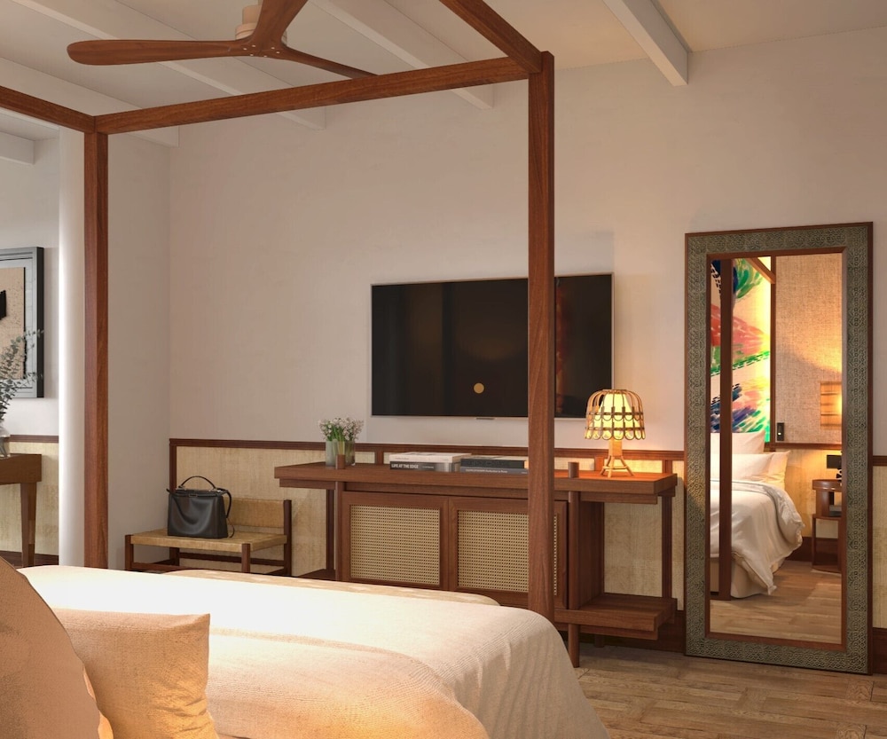 Swim Up Junior Suite