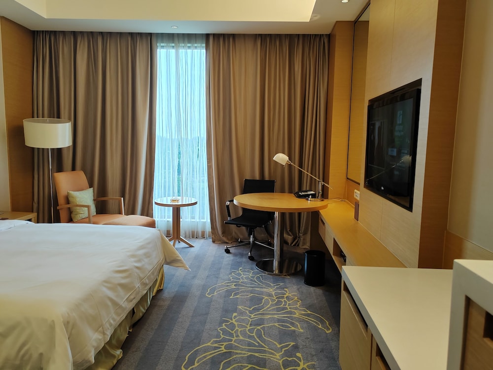 Standard Room, 1 King Bed (Club Floor) photo 2