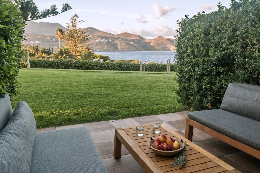 Zen Sea View Suite with Private Garden - Photo 7