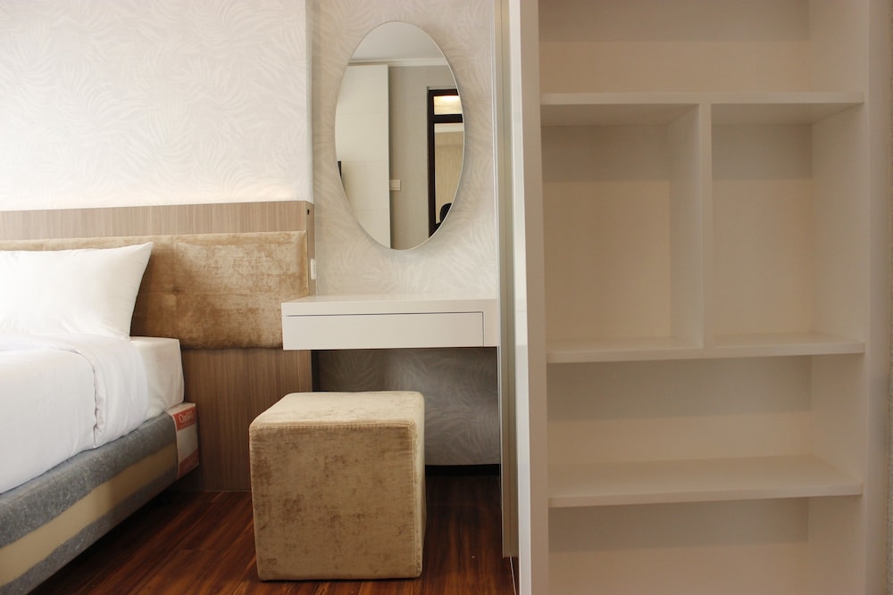 Room - Photo 23